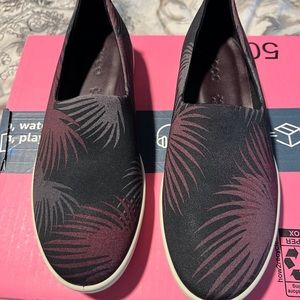 Women’s ECCO Fabric Slip Ons.